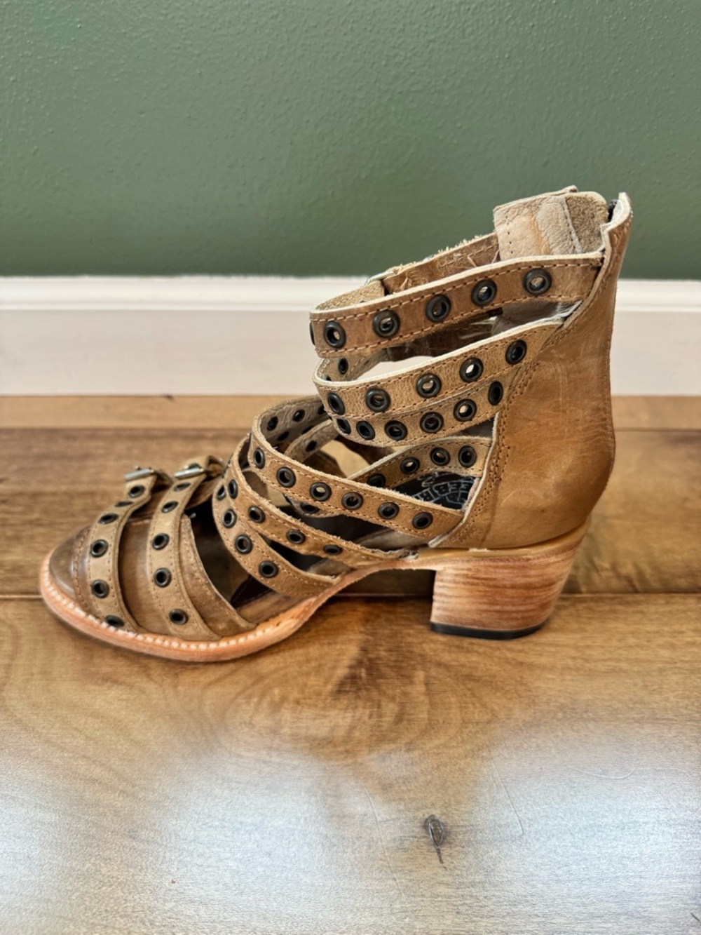 Freebird Cassandra (New without Box) - Size 7 - Picture 8 of 13